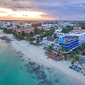 the-carmen-beachfront-adults-only.quintano-roohotels.com/